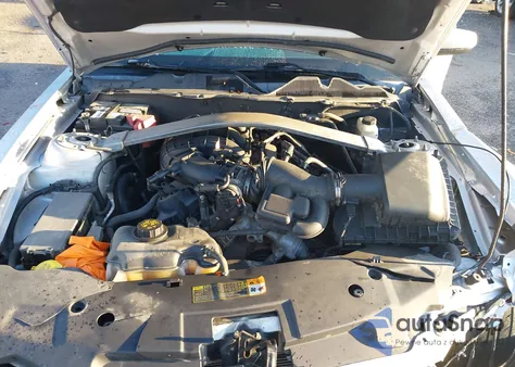 2012 Ford Mustang V6 Premium z USA, uszkodzony, nr VIN 1ZVBP8EM3C5222244